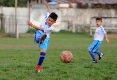 Foto de la galería: Fútbol Infantil: los futuros craks mostraron sus habilidades en la cancha de Brown