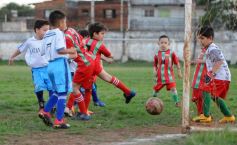 Foto de la galería: Fútbol Infantil: los futuros craks mostraron sus habilidades en la cancha de Brown