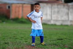 Foto de la galería: Fútbol Infantil: los futuros craks mostraron sus habilidades en la cancha de Brown