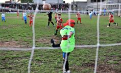 Foto de la galería: Fútbol Infantil: los futuros craks mostraron sus habilidades en la cancha de Brown