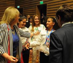 Foto de la galería: Última sesión de la Cámara: Misiones reguló la equinoterapia como actividad terapéutica