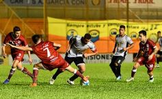Foto de la galería: Crucero del Norte empató en cero con Defensores de Belgrano