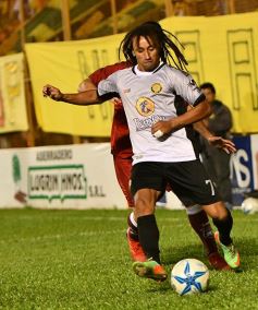 Foto de la galería: Crucero del Norte empató en cero con Defensores de Belgrano