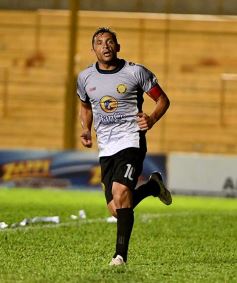 Foto de la galería: Crucero del Norte empató en cero con Defensores de Belgrano