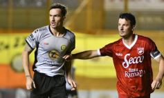 Foto de la galería: Crucero del Norte empató en cero con Defensores de Belgrano