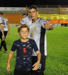 Foto de la galería: Crucero del Norte empató en cero con Defensores de Belgrano