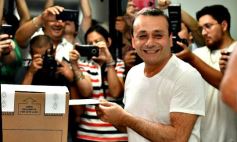 Sixto Fotografías. Sociedad. Elecciones - Las imágenes de un día intenso y emocionante: los misioneros en las urnas