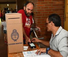 Foto de la galería: Las imágenes de un día intenso y emocionante: los misioneros en las urnas