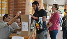 Foto de la galería: Las imágenes de un día intenso y emocionante: los misioneros en las urnas