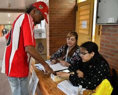 Foto de la galería: Las imágenes de un día intenso y emocionante: los misioneros en las urnas