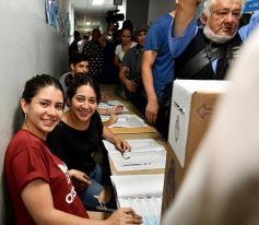 Foto de la galería: Las imágenes de un día intenso y emocionante: los misioneros en las urnas