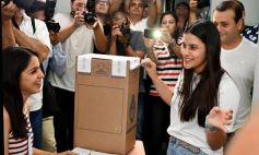 Foto de la galería: Las imágenes de un día intenso y emocionante: los misioneros en las urnas