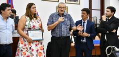 Foto de la galería: El Concejo reconoció la labor de distintos personajes e instituciones de Posadas, entre ellos al fotógrafo Sixto Fariña