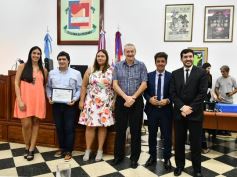 Foto de la galería: El Concejo reconoció la labor de distintos personajes e instituciones de Posadas, entre ellos al fotógrafo Sixto Fariña