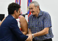 Foto de la galería: El Concejo reconoció la labor de distintos personajes e instituciones de Posadas, entre ellos al fotógrafo Sixto Fariña