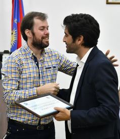 Foto de la galería: El Concejo reconoció la labor de distintos personajes e instituciones de Posadas, entre ellos al fotógrafo Sixto Fariña