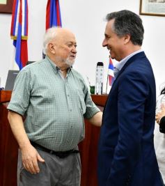 Foto de la galería: El Concejo reconoció la labor de distintos personajes e instituciones de Posadas, entre ellos al fotógrafo Sixto Fariña