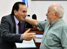 Foto de la galería: El Concejo reconoció la labor de distintos personajes e instituciones de Posadas, entre ellos al fotógrafo Sixto Fariña
