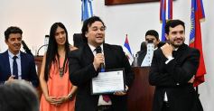 Foto de la galería: El Concejo reconoció la labor de distintos personajes e instituciones de Posadas, entre ellos al fotógrafo Sixto Fariña