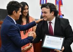 Foto de la galería: El Concejo reconoció la labor de distintos personajes e instituciones de Posadas, entre ellos al fotógrafo Sixto Fariña