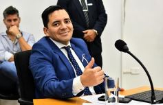 Foto de la galería: El Concejo reconoció la labor de distintos personajes e instituciones de Posadas, entre ellos al fotógrafo Sixto Fariña