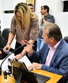 Foto de la galería: El Concejo reconoció la labor de distintos personajes e instituciones de Posadas, entre ellos al fotógrafo Sixto Fariña