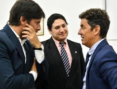 Foto de la galería: El Concejo reconoció la labor de distintos personajes e instituciones de Posadas, entre ellos al fotógrafo Sixto Fariña