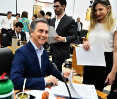 Foto de la galería: El Concejo reconoció la labor de distintos personajes e instituciones de Posadas, entre ellos al fotógrafo Sixto Fariña