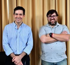 Foto de la galería: Entregaron becas de estudio a jóvenes de barrios de la EBY que cursan distintas carreras de la UNaM