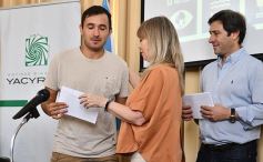 Foto de la galería: Entregaron becas de estudio a jóvenes de barrios de la EBY que cursan distintas carreras de la UNaM