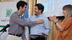 Foto de la galería: Entregaron becas de estudio a jóvenes de barrios de la EBY que cursan distintas carreras de la UNaM