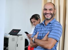 Foto de la galería: Entregaron becas de estudio a jóvenes de barrios de la EBY que cursan distintas carreras de la UNaM