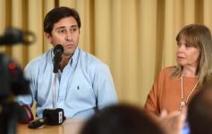 Foto de la galería: Entregaron becas de estudio a jóvenes de barrios de la EBY que cursan distintas carreras de la UNaM