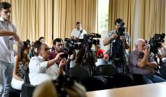 Foto de la galería: Entregaron becas de estudio a jóvenes de barrios de la EBY que cursan distintas carreras de la UNaM