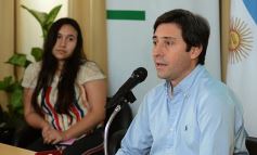 Foto de la galería: Entregaron becas de estudio a jóvenes de barrios de la EBY que cursan distintas carreras de la UNaM