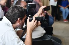 Foto de la galería: Entregaron becas de estudio a jóvenes de barrios de la EBY que cursan distintas carreras de la UNaM