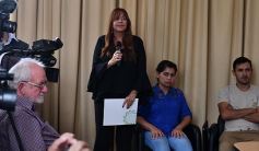 Foto de la galería: Entregaron becas de estudio a jóvenes de barrios de la EBY que cursan distintas carreras de la UNaM