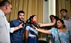 Foto de la galería: Entregaron becas de estudio a jóvenes de barrios de la EBY que cursan distintas carreras de la UNaM