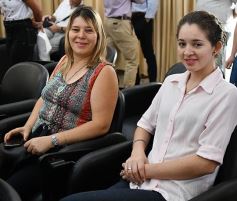 Foto de la galería: Entregaron becas de estudio a jóvenes de barrios de la EBY que cursan distintas carreras de la UNaM