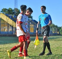 Foto de la galería: El Brete eliminó a Huracán y jugará una de las semifinales con Sporting