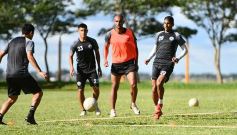 Foto de la galería: Debutó Carlos Marczuk como DT Colectivero y se trajo un empate de Santa Fe