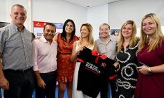 Foto de la galería: Herrera Ahuad visitó la Casita de “Creación” y la Escuela de Robótica con Fabiola Yañez, futura Primera Dama