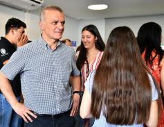 Foto de la galería: Herrera Ahuad visitó la Casita de “Creación” y la Escuela de Robótica con Fabiola Yañez, futura Primera Dama