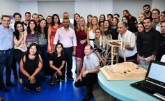 Foto de la galería: Herrera Ahuad visitó la Casita de “Creación” y la Escuela de Robótica con Fabiola Yañez, futura Primera Dama