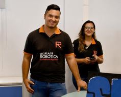 Foto de la galería: Herrera Ahuad visitó la Casita de “Creación” y la Escuela de Robótica con Fabiola Yañez, futura Primera Dama