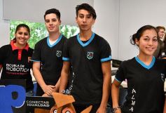 Foto de la galería: Herrera Ahuad visitó la Casita de “Creación” y la Escuela de Robótica con Fabiola Yañez, futura Primera Dama