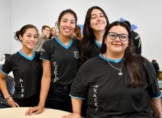 Foto de la galería: Herrera Ahuad visitó la Casita de “Creación” y la Escuela de Robótica con Fabiola Yañez, futura Primera Dama