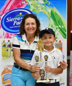 Foto de la galería: Exitoso cierre del torneo Clausura de Golf internacional Juniors en el Tacurú