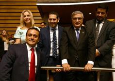 Foto de la galería: Fiesta de la democracia: juraron el gobernador y el vice y reeligieron a Carlos Rovira al frente de la Legislatura