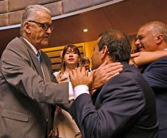 Foto de la galería: Fiesta de la democracia: juraron el gobernador y el vice y reeligieron a Carlos Rovira al frente de la Legislatura